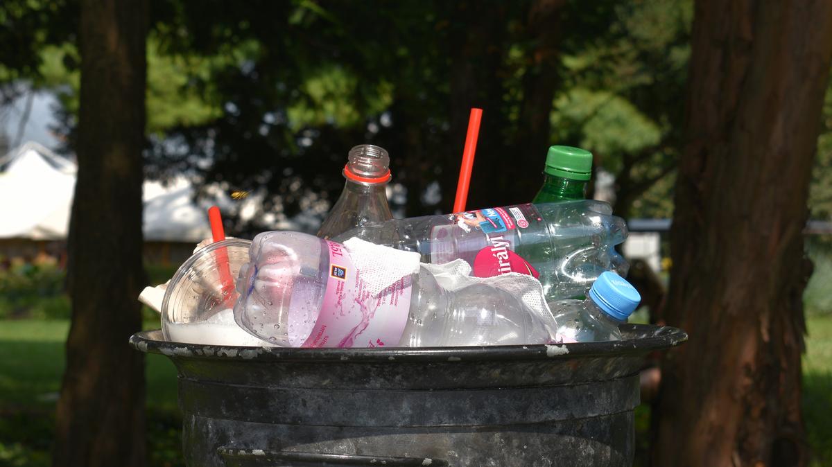 California's Plastic Pollution Prevention and Packaging Producer Responsibility Act is designed to reduce the environmenal impact of single-use packaging and plastic single-use food service items. (Amani A/Dreamstime/TNS)