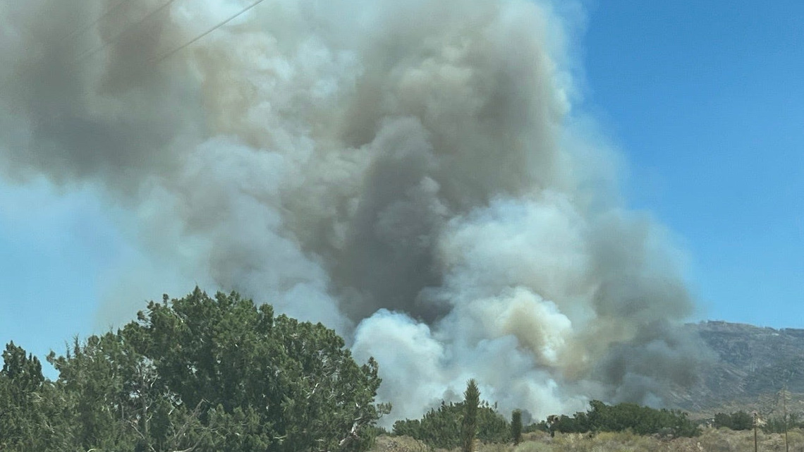 Summit Fire in Angeles National Forest balloons to about 1,300 acres 