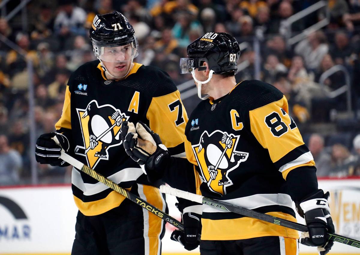  Pittsburgh Penguins center Evgeni Malkin (71) listens to center Sidney Crosby (87). Charles LeClaire-USA TODAY Sports