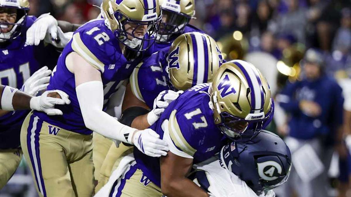  Sep 6, 2025; Seattle, Washington, USA; Washington Huskies linebacker Deven Bryant (17) tackles UC Davis Aggies running back Jordan Fisher (20) during the second quarter at Husky Stadium. Mandatory Credit: Joe Nicholson-Imagn Images | Joe Nicholson-Imagn Images 