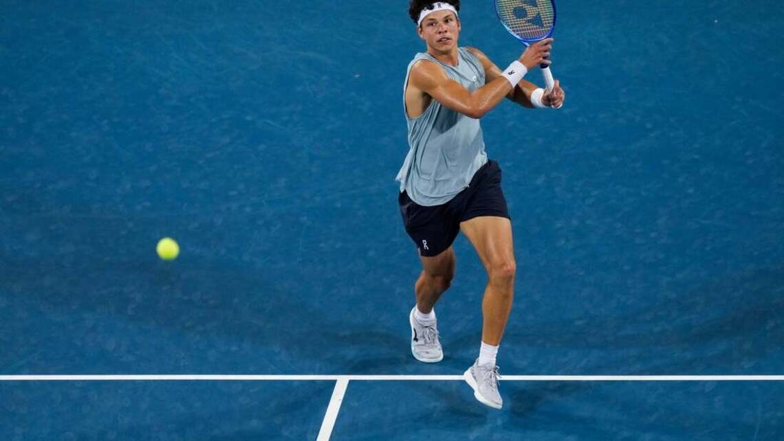 Alexander Zverev advances, Ben Shelton out in Shanghai