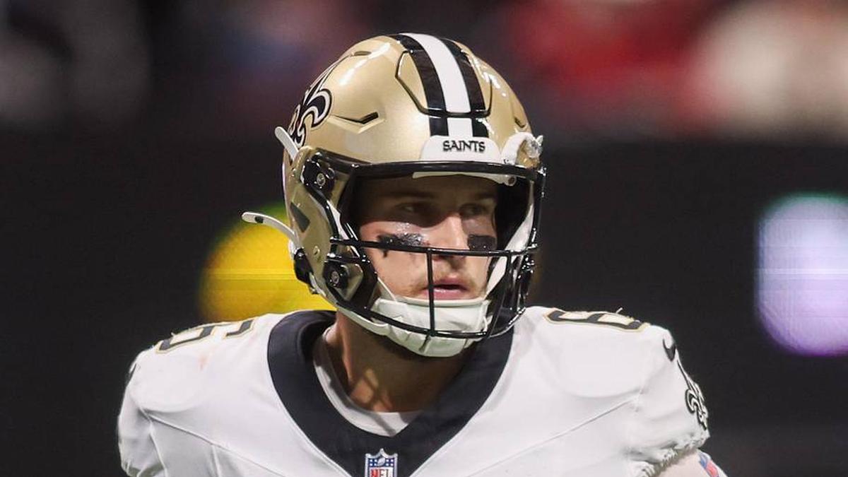  Jan 4, 2026; Atlanta, Georgia, USA; New Orleans Saints quarterback Tyler Shough (6) in action against the Atlanta Falcons in the third quarter at Mercedes-Benz Stadium. Mandatory Credit: Brett Davis-Imagn Images | Brett Davis-Imagn Images 
