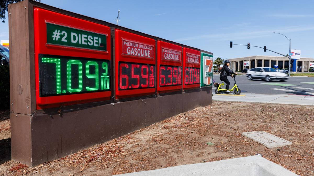 Gasoline prices Tuesday at a 7-Eleven off Clairemont Mesa Boulevard in Kearny Mesa. (Kristian Carreon / The San Diego Union-Tribune)