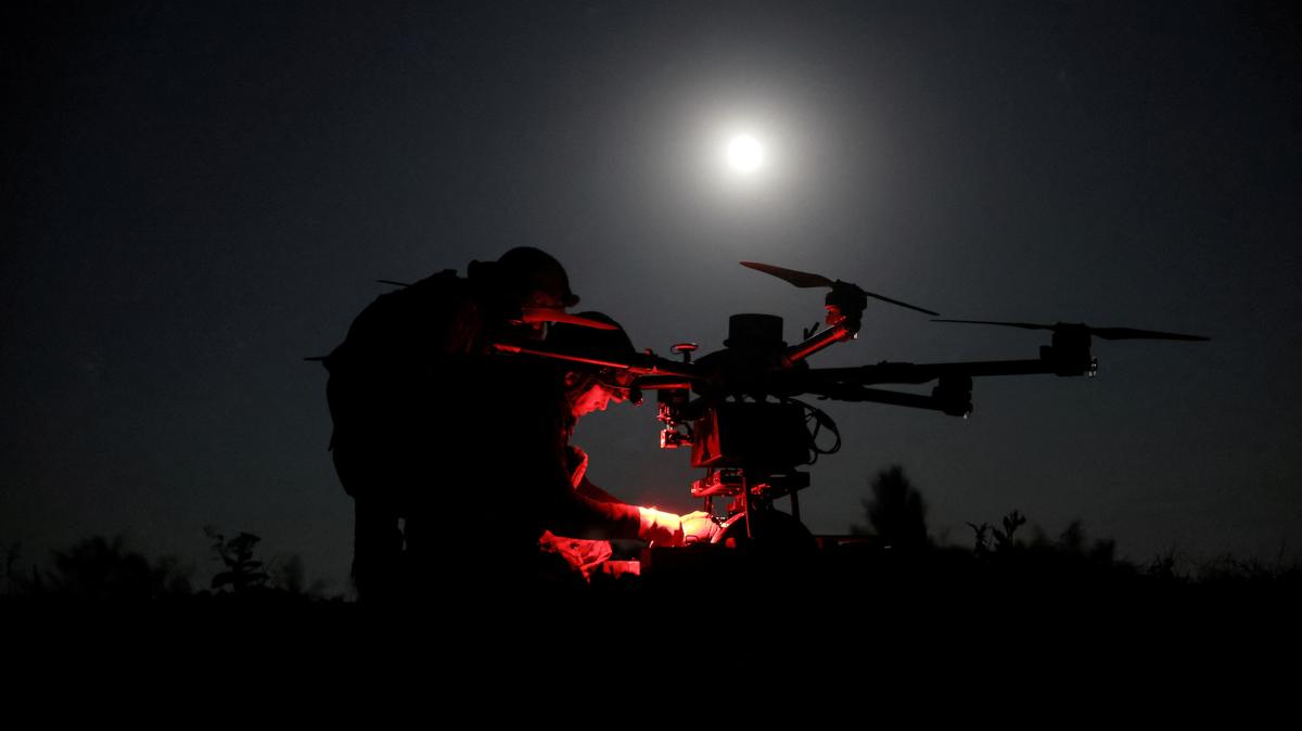 Servicemen of 24th Mechanized Brigade named after King Danylo of the Ukrainian Armed Forces prepare a Kazhan heavy combat drone before flying it over positions of Russian troops, amid Russia's attack on Ukraine, near the frontline town of Chasiv Yar in Donetsk region, Ukraine May 15, 2025. Oleg Petrasiuk/Press Service of the 24th King Danylo Separate Mechanized Brigade of the Ukrainian Armed Forces/Handout via REUTERS