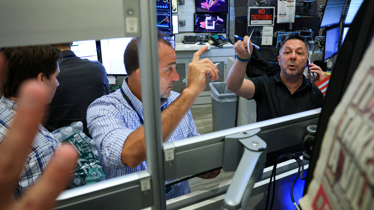 Chip selloff drags Wall Street lower, offsetting solid earnings, economic data