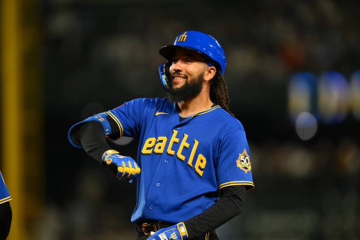  Seattle Mariners shortstop J.P. Crawford (3) © Steven Bisig-Imagn Images