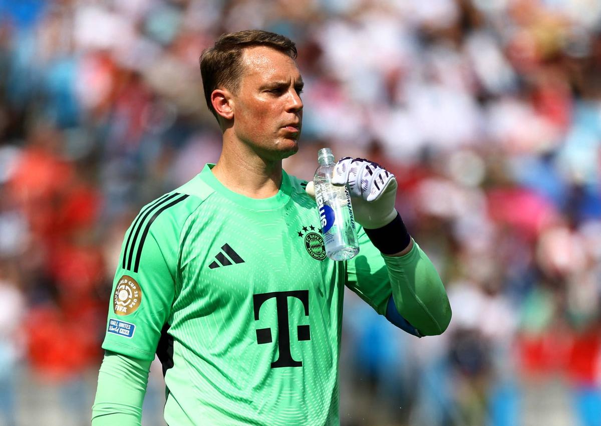  FC Bayern Munchen goalkeeper Manuel Neuer (1) during a stoppage in play. Kai Pfaffenbach-Reuters via Imagn Images