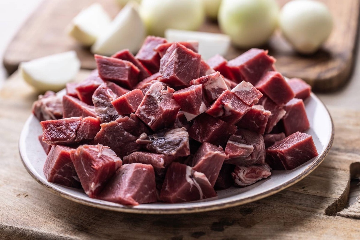  Chopped beef ready on a plate.