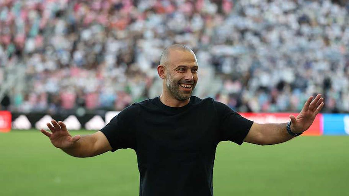  Javier Mascherano struggled without a striker to fit his ideal style. | Elsa/Getty Images 