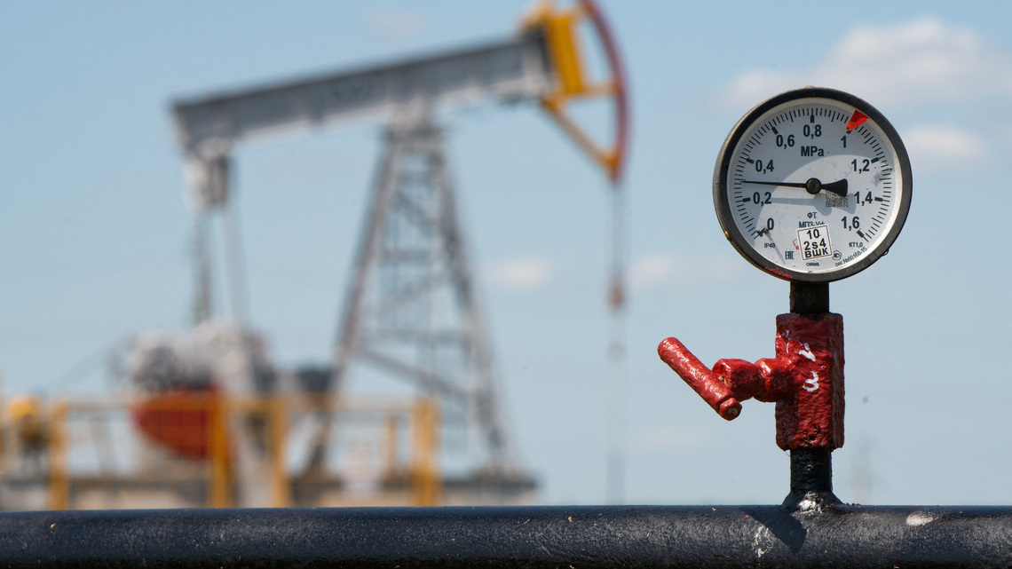OPEC+ oil producers set to keep output targets steady at Sunday meeting, sources say 