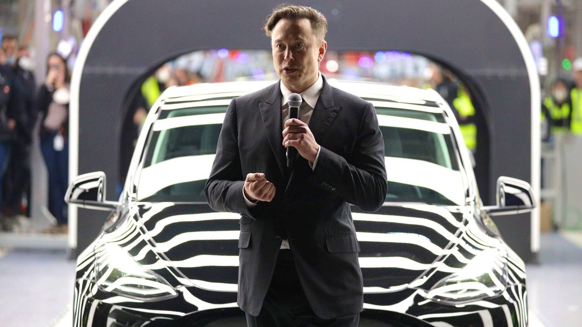 Elon Musk sends a strong memo to SpaceX and Tesla stock investors