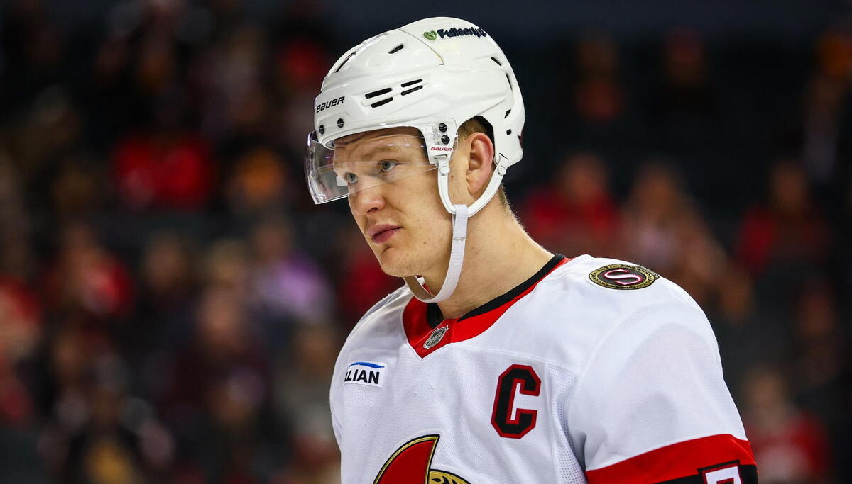  Devan Dubnyk Reacts To Report Of Brady Tkachuk's Podcast Causing The Senators Problems 