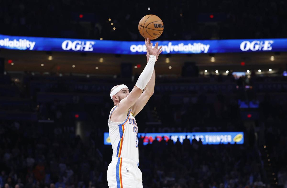  Oklahoma City Thunder guard Alex Caruso Alonzo Adams-Imagn Images