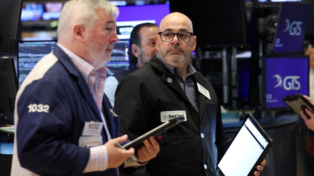 Traders work on the floor at the New York Stock Exchange (NYSE) in New York City, U.S., April 29, 2026.  REUTERS/Brendan McDermid