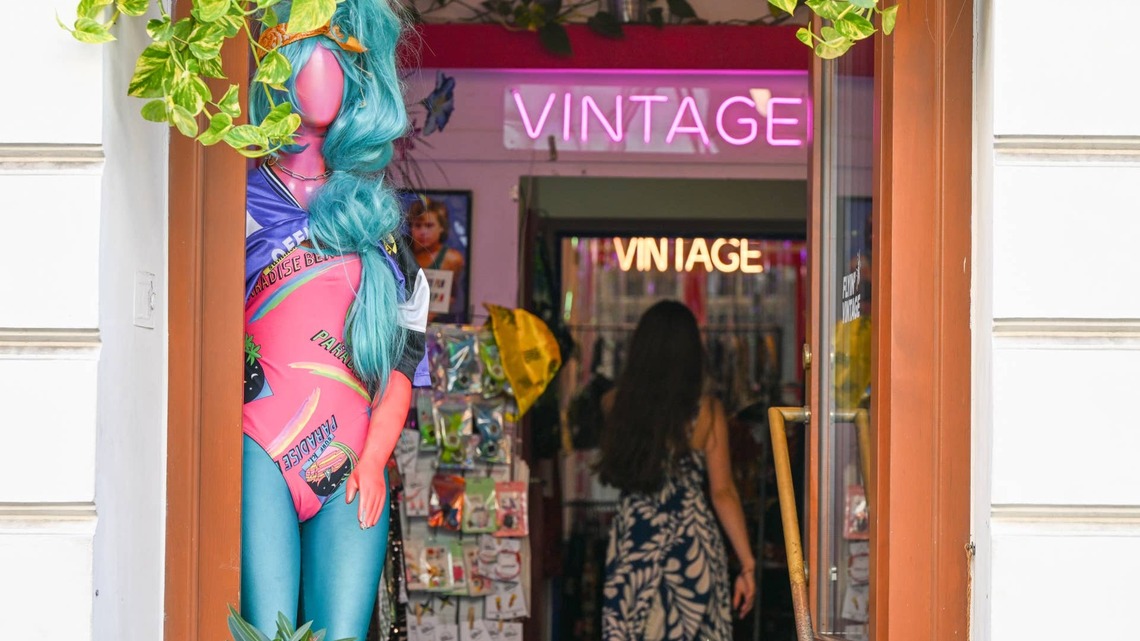 Woman Scores 'Dream Thrift' and It's a Stunning Vintage Hibiscus Floor Lamp 