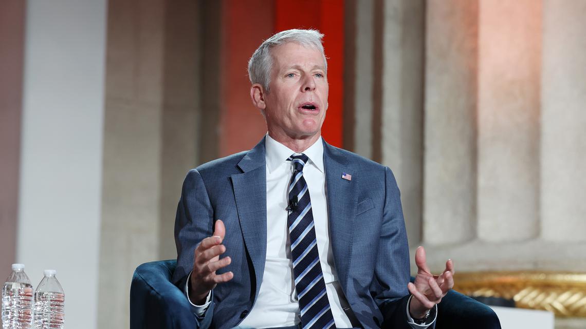 Trump officials urge oil industry to boost output amid war 