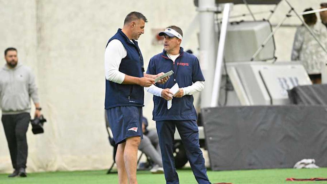  Jun 10, 2025; Foxborough, MA, USA; New England Patriots head coach Mike Vrabel (l) and offensive coordinator Josh McDaniels (r) speak to each other during minicamp held in the WIN Field House at Gillette Stadium. Mandatory Credit: Eric Canha-Imagn Images | Eric Canha-Imagn Images 