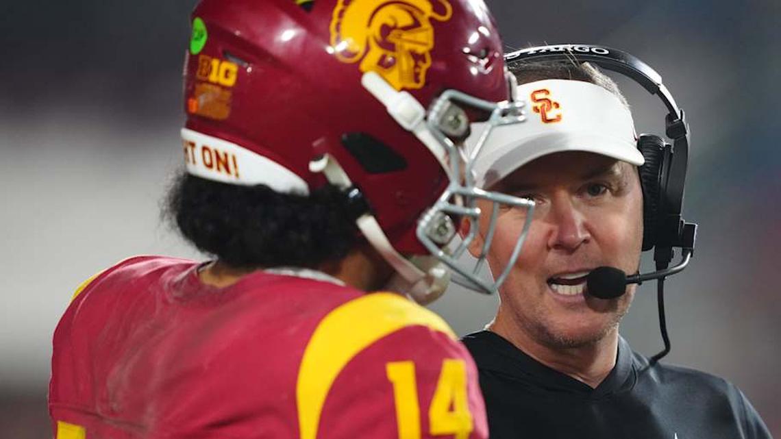  Nov 29, 2025; Los Angeles, California, USA; Southern California Trojans head coach Lincoln Riley (right) talks with quarterback Jayden Maiava (14) in the second half against the UCLA Bruins at United Airlines Field at Los Angeles Memorial Coliseum. | Kirby Lee-Imagn Images 