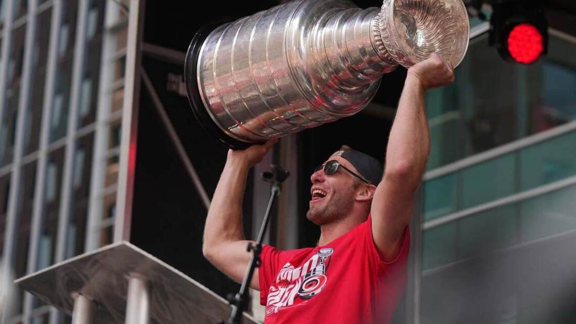 Hurricanes extend captain Jordan Staal on 1-year deal 