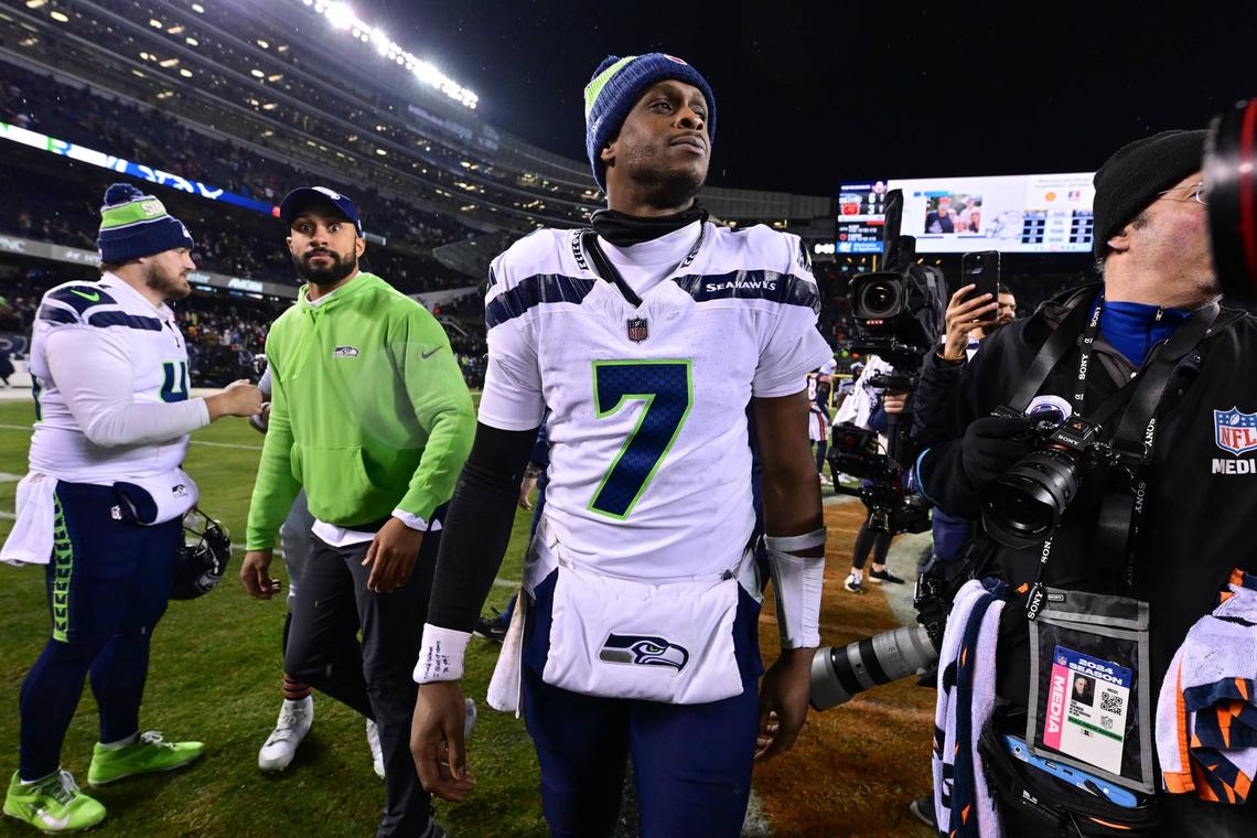  Geno Smith walks off the field after a December 2024 matchup between the Seattle Seahawks and the Chicago Bears. Daniel Bartel-Imagn Images