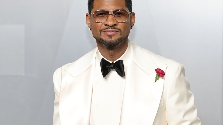 Usher Boots Fan off Nashville Stage After Rejecting His Seductive Dance Moves 
