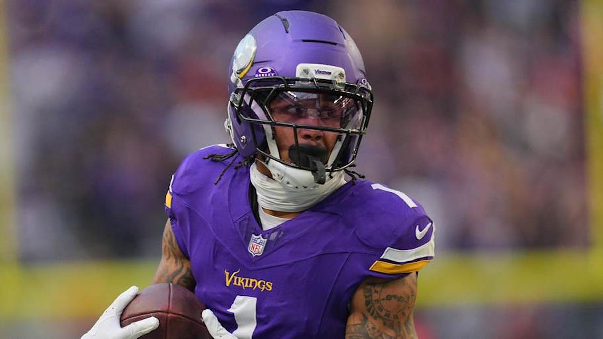  Nov 16, 2025; Minneapolis, Minnesota, USA; Minnesota Vikings wide receiver Jalen Nailor (1) runs for a gain during the fourth quarter against the Chicago Bears at U.S. Bank Stadium. Mandatory Credit: Brad Rempel-Imagn Images | Brad Rempel-Imagn Images 