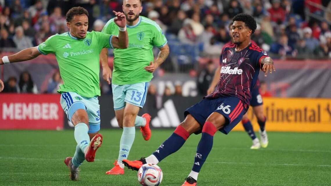 Sounders blank Revolution, extend unbeaten streak to 9 
