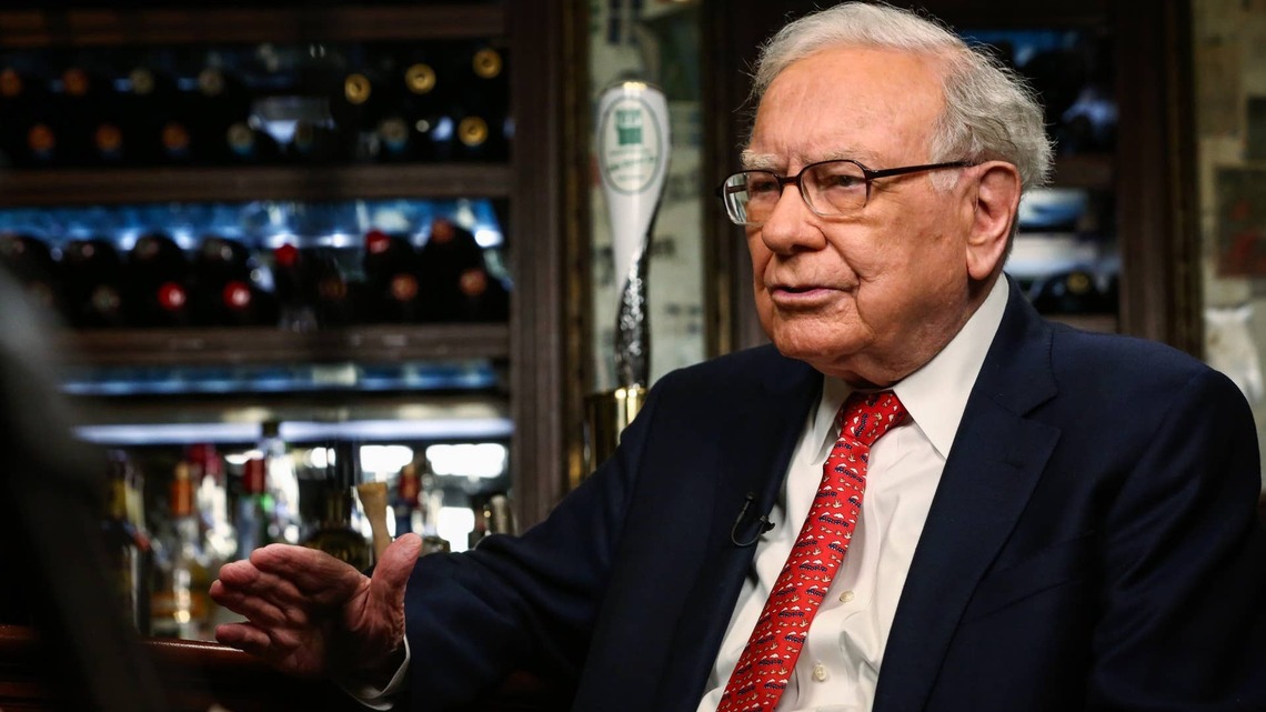 Warren Buffett urges stock market investors to weather volatility
