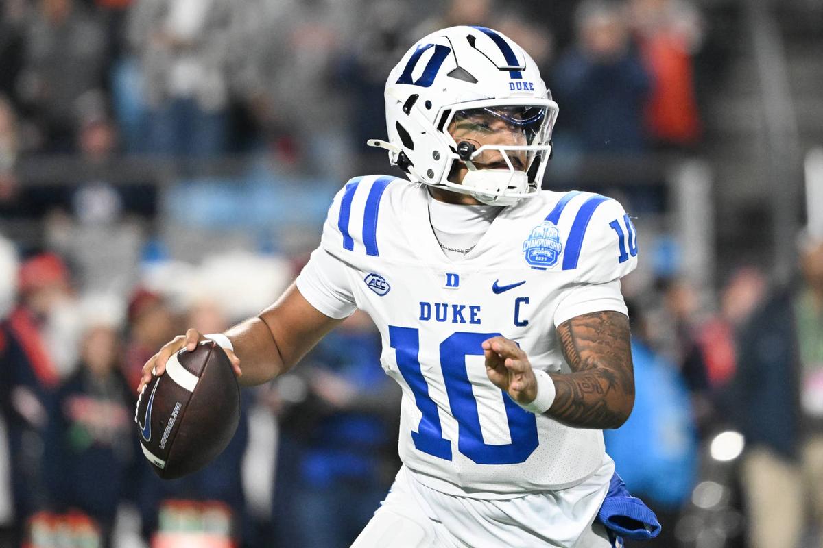  Duke quarterback Darian Mensah looks to throw against Virginia during the 2025 ACC Championship game at Bank of America Stadium on Dec. 6, 2025, in Charlotte, North Carolina. © Bob Donnan-Imagn Images