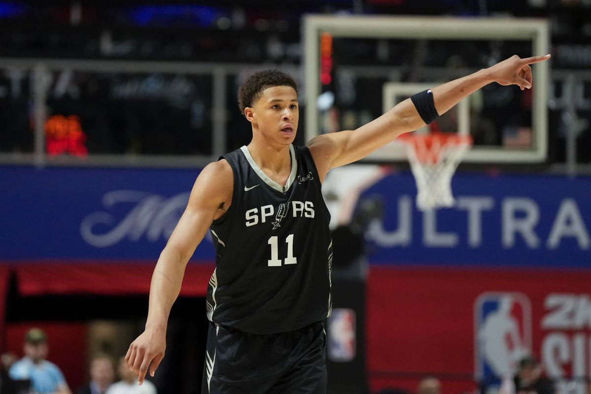  San Antonio Spurs forward Carter Bryant (11) © Candice Ward-Imagn Images