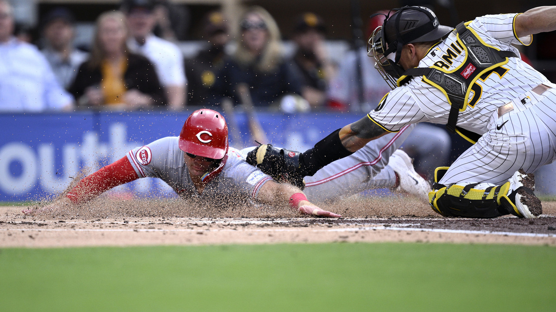 Padres hit, bunt way to victory over Reds in series opener 