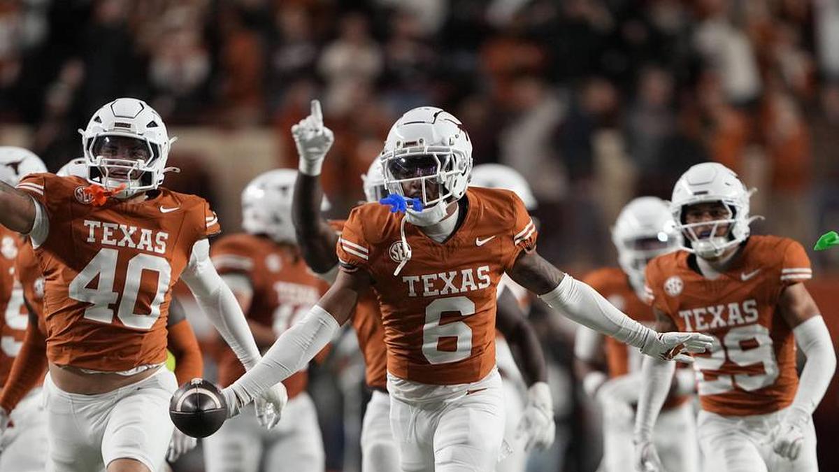  Nov 28, 2025; Austin, Texas, USA; Texas Longhorns defensive back Kobe Black (6) and teammates react after making an interception during the second half against the Texas A&M Aggies at Darrell K Royal-Texas Memorial Stadium. Mandatory Credit: Scott Wachter-Imagn Images | Scott Wachter-Imagn Images 
