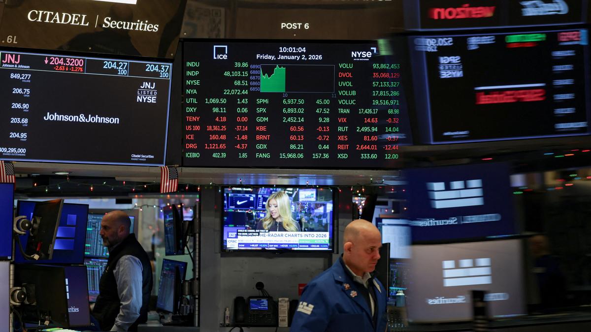 A screen displays trading of the S&P 500 Index at the New York Stock Exchange (NYSE) in New York City, U.S., January 2, 2026. REUTERS/Jeenah Moon