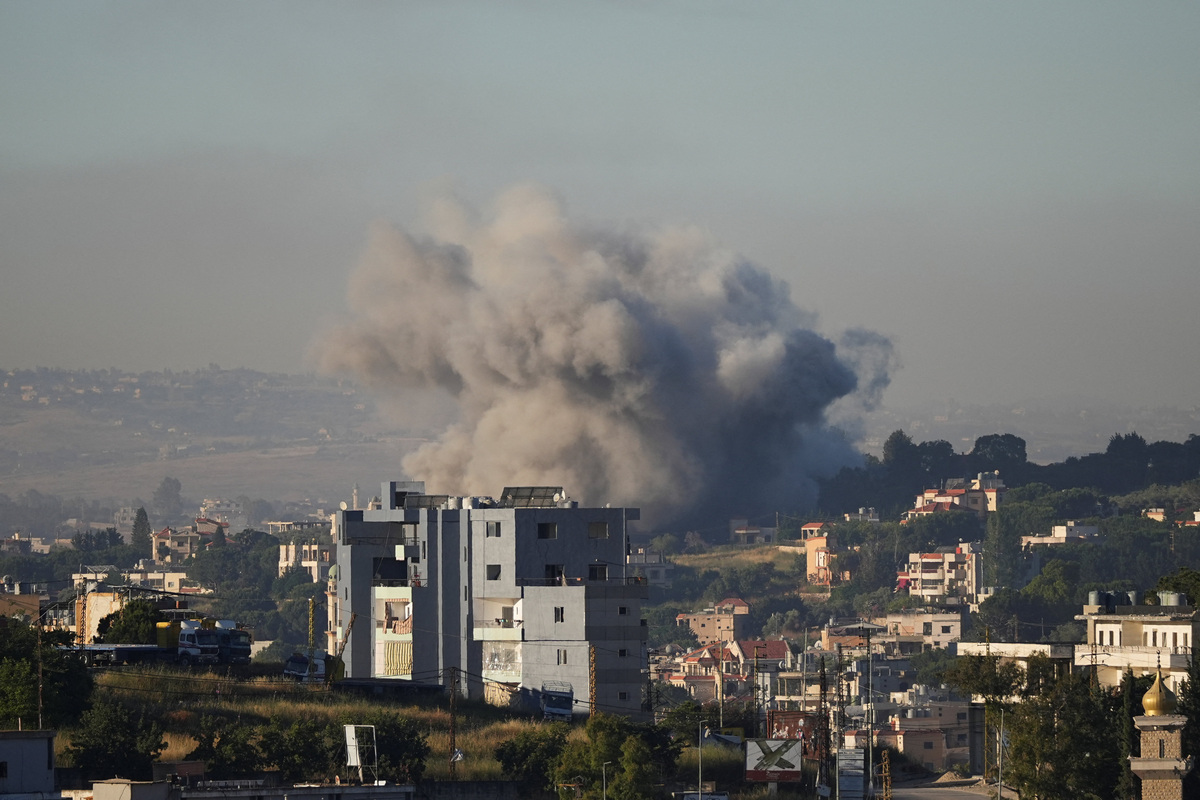 Smoke billows from southern Lebanon following an Israeli strike, as seen from Nabatieh, Lebanon, June 5, 2026. REUTERS/Stringer