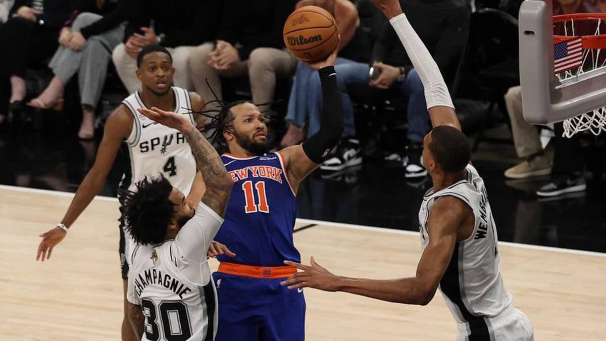  Knicks guard Jalen Brunson shoots the ball over Spurs forward Victor Wembanyama in Game 2 of the NBA Finals. | Geoff Burke-Imagn Images 