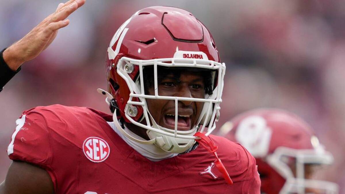  Oklahoma Sooners linebacker Sammy Omosigho (7) celebrates during a college football game between the University of Oklahoma Sooners (OU) and the Ole Miss Rebels at Gaylord Family Ð Oklahoma Memorial Stadium in Norman, Okla., Saturday, Oct. 25, 2025. Ole Miss won 34-26. | BRYAN TERRY/THE OKLAHOMAN / USA TODAY NETWORK via Imagn Images 