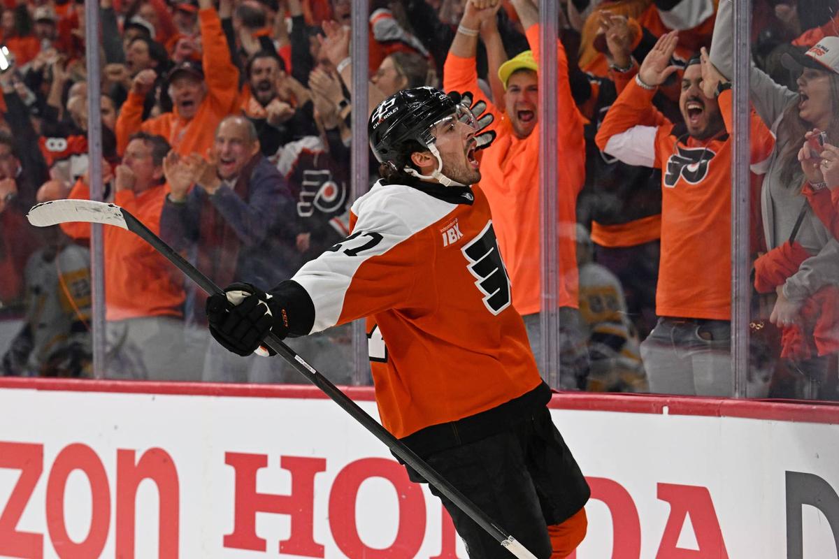  Philadelphia Flyers left wing Noah Cates (27) celebrates his goal against the Pittsburgh Penguins during the third period in game three of the first round of the 2026 Stanley Cup Playoffs at Xfinity Mobile Arena. Eric Hartline-Imagn Images