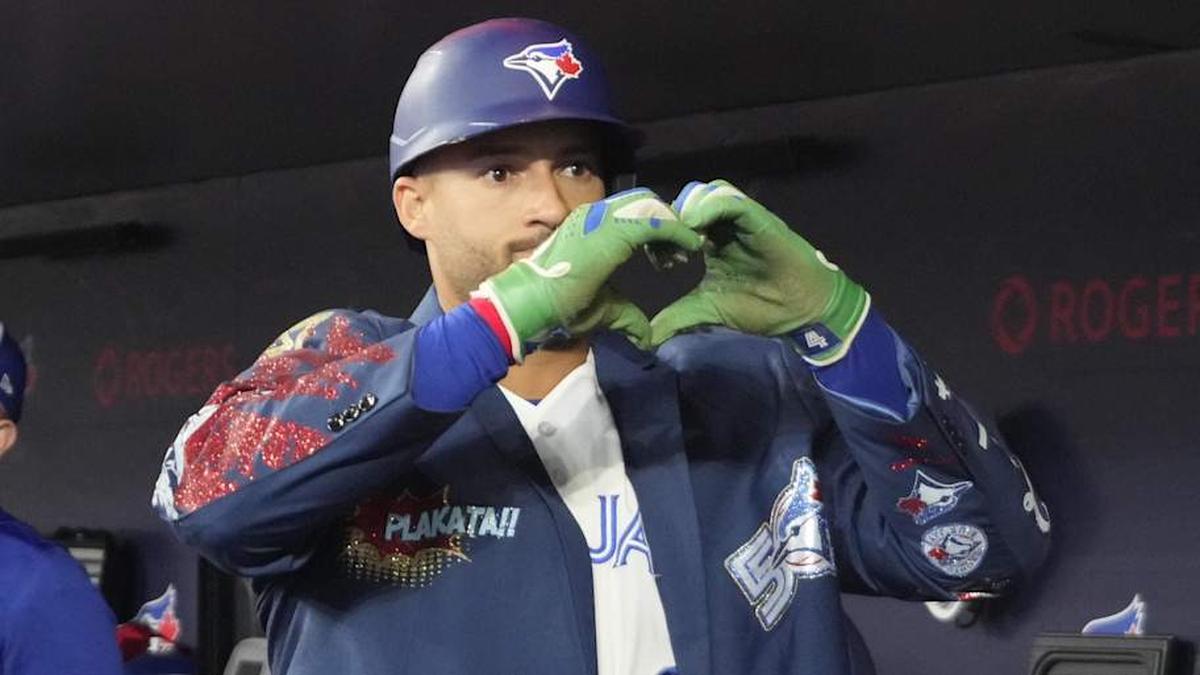  Mar 29, 2026; Toronto, Ontario, CAN; Toronto Blue Jays designated hitter George Springer (4) shows the heart symbol after his solo home run against the Athletics in the first inning at Rogers Centre. | John E. Sokolowski-Imagn Images 