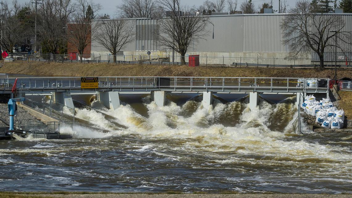 Latest reading shows Michigan's Cheboygan River rising again near dam 