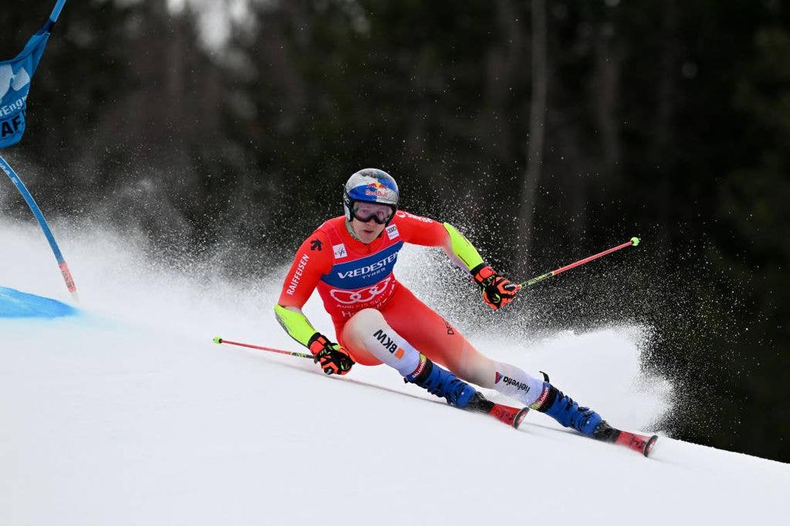  Marco Odermatt leans in. 