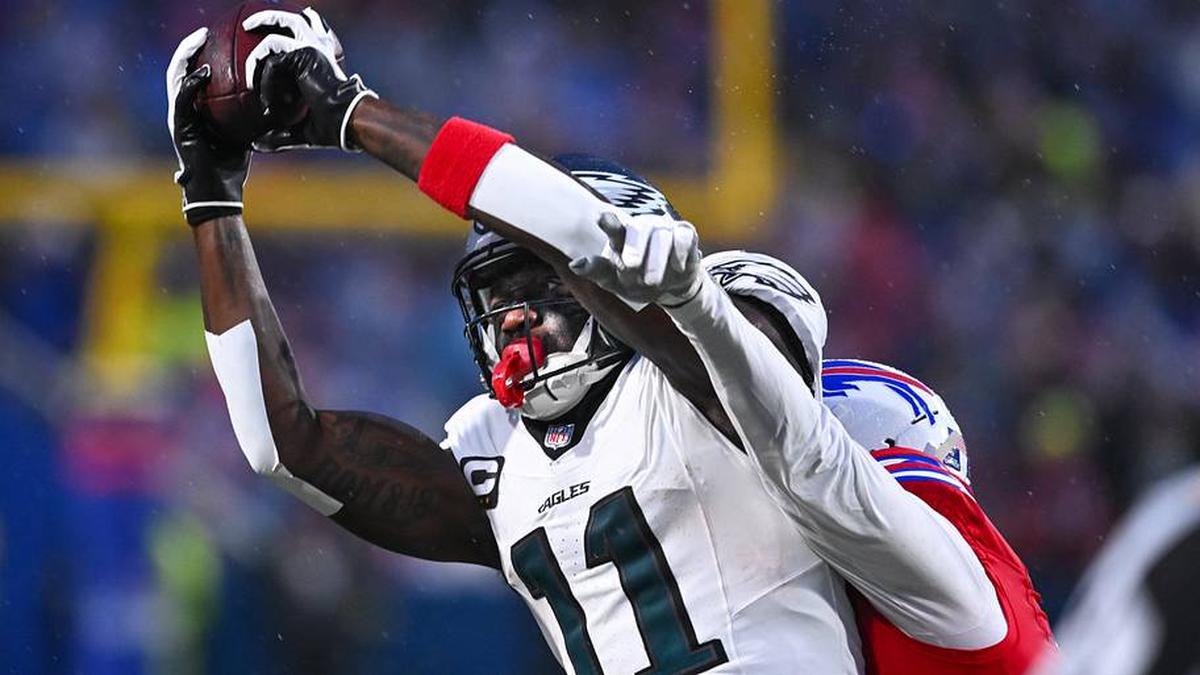  Dec 28, 2025; Orchard Park, New York, USA; Philadelphia Eagles wide receiver A.J. Brown (11) catches a pass against the Buffalo Bills in the first quarter at Highmark Stadium. Mandatory Credit: Mark Konezny-Imagn Images | Mark Konezny-Imagn Images 