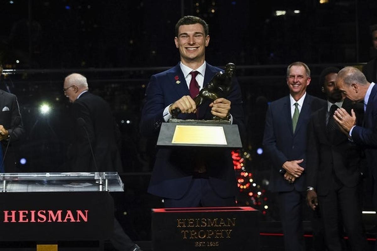 Indiana Hoosiers quarterback Fernando Mendoza wins the Heisman Trophy during the trophy presentation at Jazz at Lincoln Centerís Appel Room.