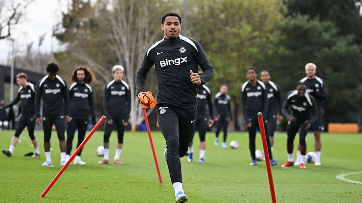  Levi Colwill is back in training. | Darren Walsh/Chelsea FC/Getty Images 