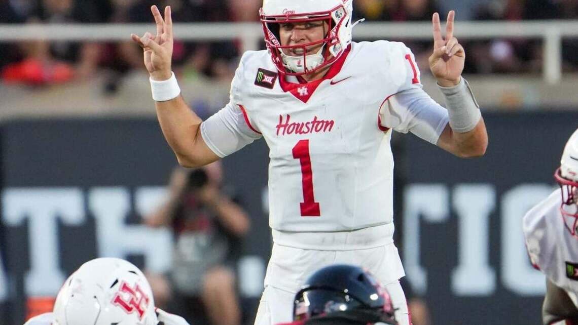 Conner Weigman shines as No. 25 Houston edges Georgia Southern 