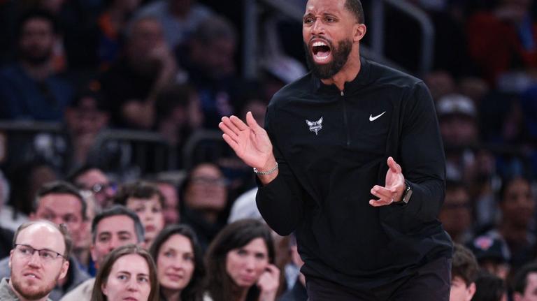 Hornets sign Charles Lee to extension after 25-win improvement