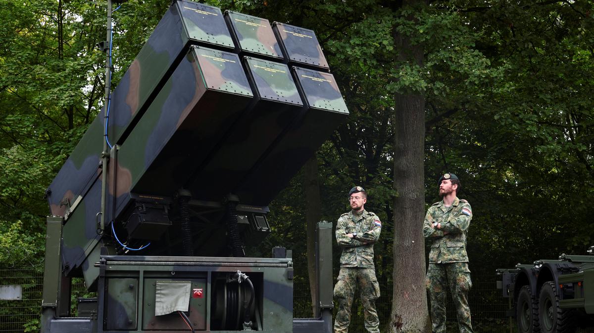 Soldiers stand next to NASAMS 2 air defence system at the 1 German-Netherlands Corps in Muenster, Germany, September 25, 2025.REUTERS/Leon Kuegeler