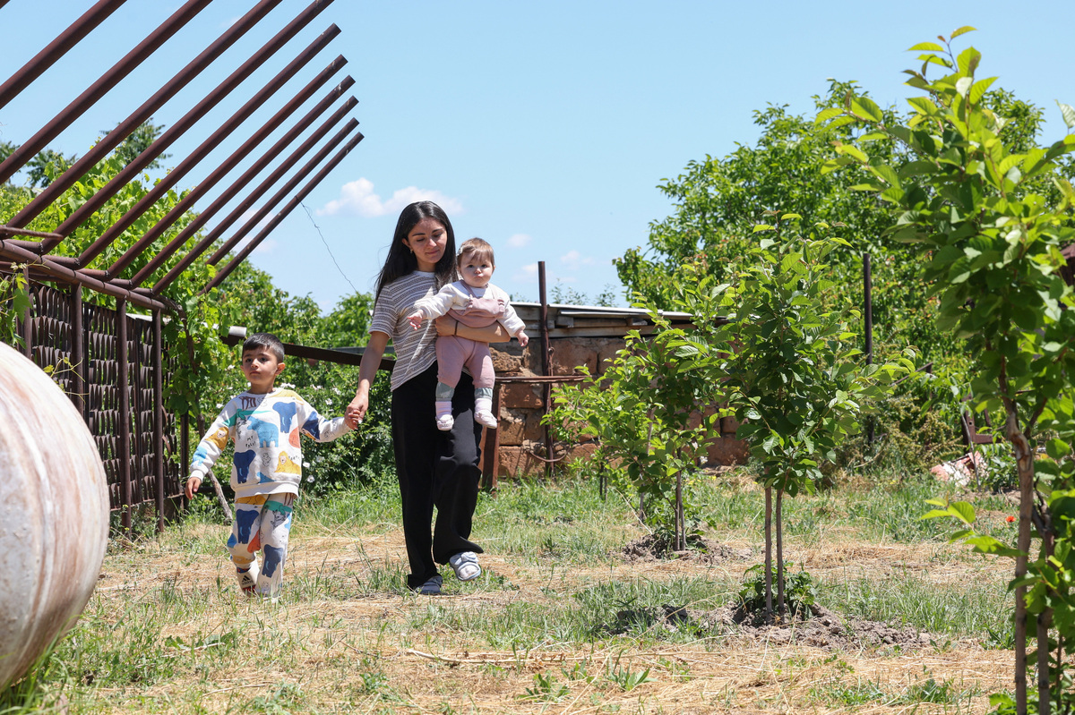 Anahit Grigoryan, who fled Nagorno-Karabakh, walks with her kids in the village of Oshakan, Armenia June 1, 2026. Hayk Baghdasaryan/Photolure via REUTERS