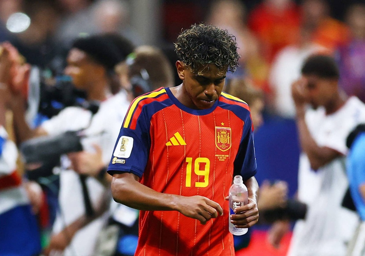  Spain's Lamine Yamal looks dejected after the match. REUTERS/Claudia Greco