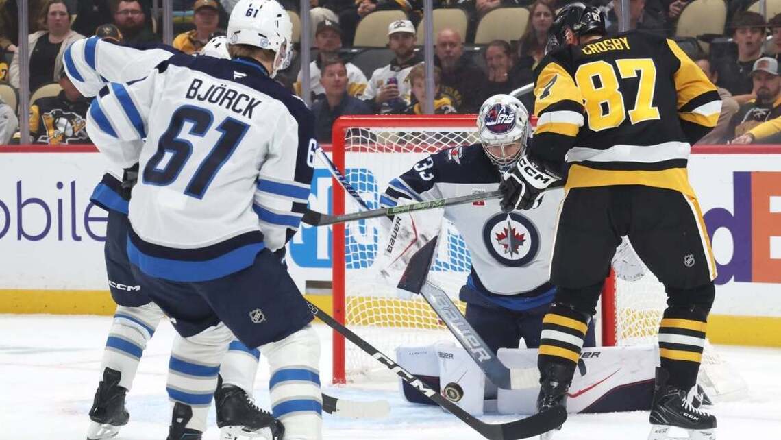 Jets ride 3-goal third period to victory over Penguins