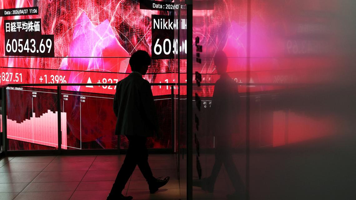 Stocks fall, oil rallies as Middle East peace hopes fade 